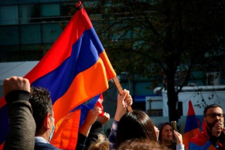 ja-ne-vezdnoj-byvshemu-rossijskomu-senatoru-zapretili-poseshhat-armeniju-8d7447b