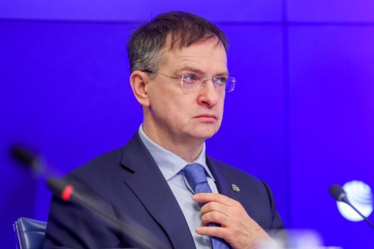 medinskij-raskryl-rol-putina-v-podgotovke-dogovora-s-ukrainoj-v-2022-godu-46b2b6b