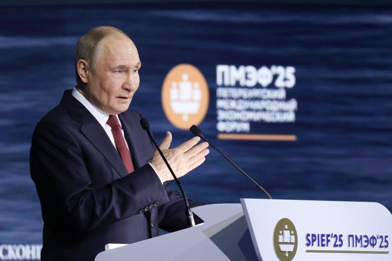 Путин потребовал подготовить стратегию развития креативной экономики