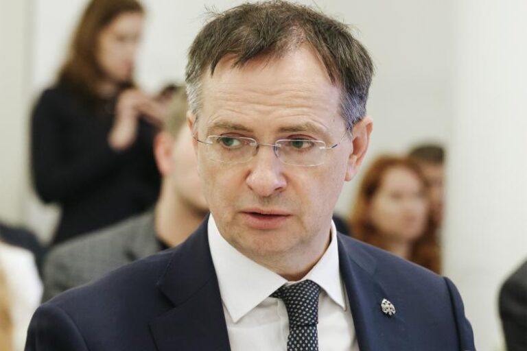 rossijskaja-delegacija-pokinula-gostinicu-v-stambule-5751ced