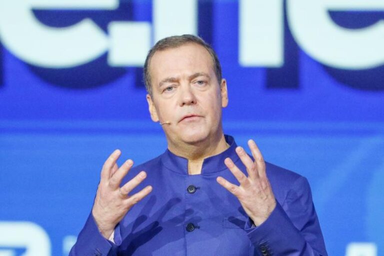 v-evrope-nashelsja-politik-kotorogo-medvedev-ne-stal-oskorbljat-8327a96