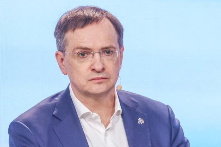 zavtra-nachnem-medinskij-o-srochnyh-obmenah-tjazheloranenymi-plennymi-062bea6