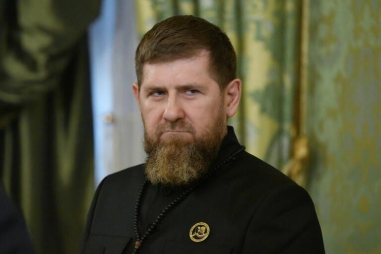 kadyrov-chut-ne-utonul-v-more-kto-skazal-foto-docheri-ajshat-5e69ad4