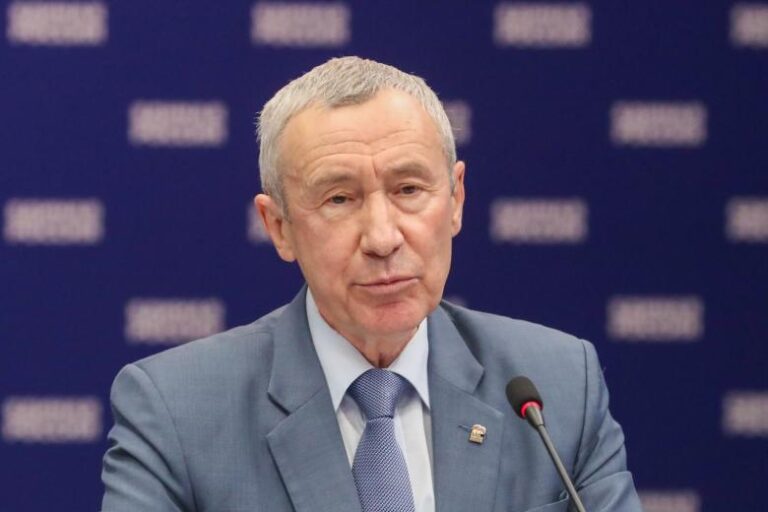 kamarilja-tjanet-vremja-senator-o-plane-pobega-kievskih-glavarej-71af462