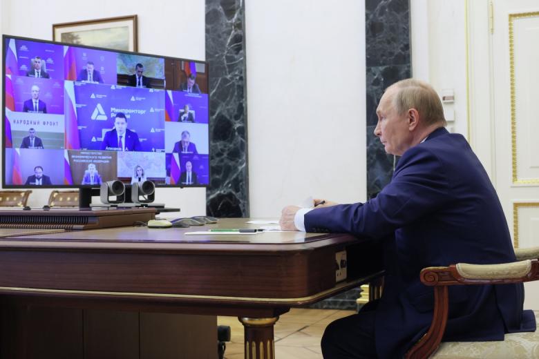 Путин попросил Шадаева прояснить закон о поиске экстремистских материалов
