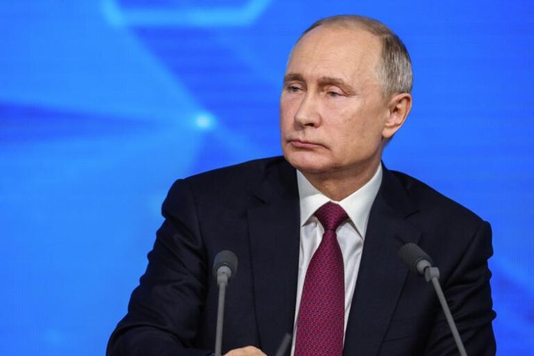 putin-poruchil-sozdat-v-rossii-cifrovoj-profil-inostrannogo-grazhdanina-b5ab8e8