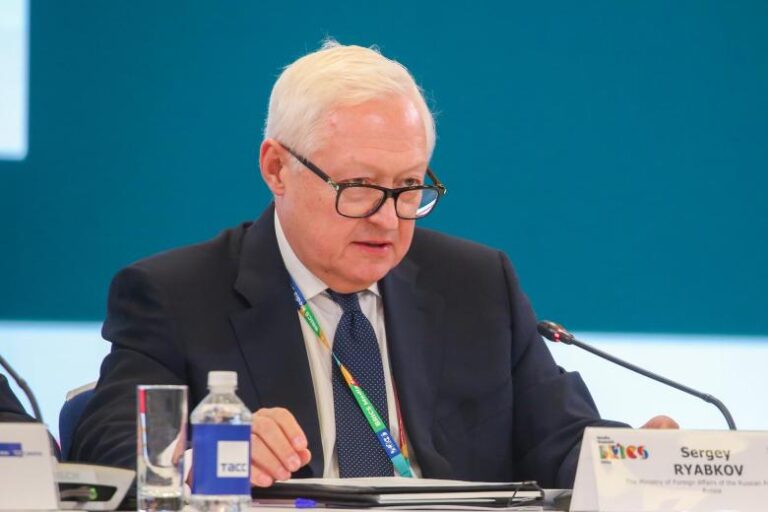 rjabkov-raskryl-reakciju-ssha-na-predlozhenie-rossii-vozobnovit-prjamye-rejsy-45a2fce