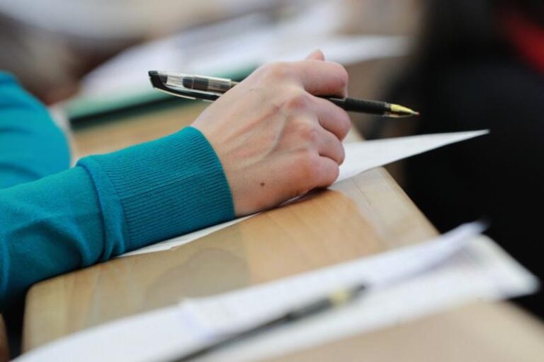 vlasti-rossii-zajavili-ob-ugroze-obednenija-russkogo-jazyka-8ee97f1