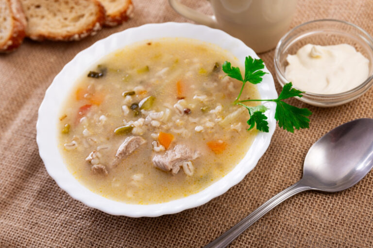 kak-prigotovit-leningradskij-rassolnik-s-perlovkoj-i-kartofelem-565be6b