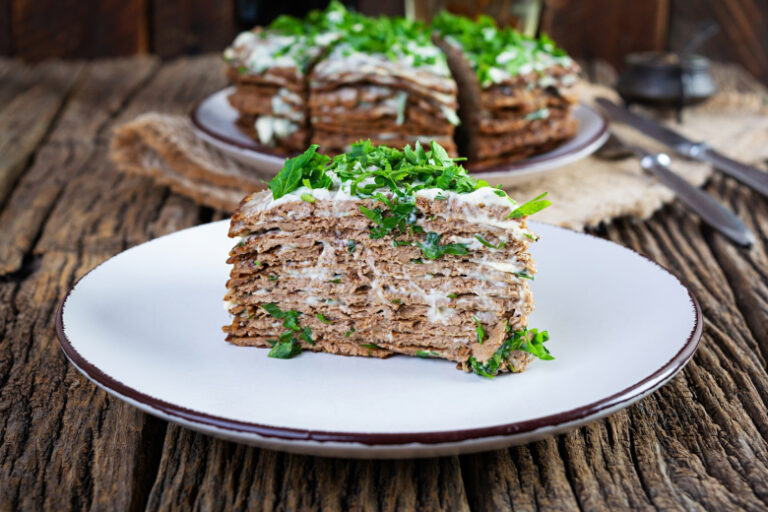 kak-prigotovit-pechenochnyj-tort-sytnyj-delikates-iz-kurinoj-pecheni-5061453