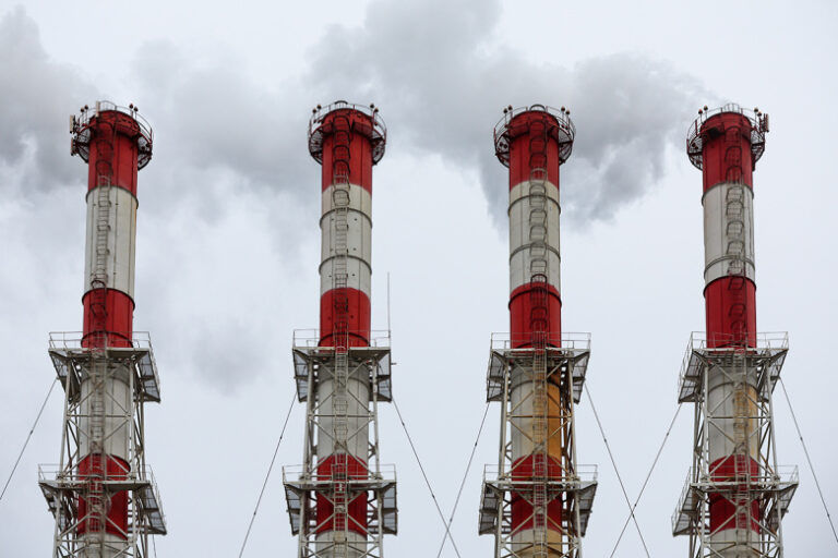 kogda-vkljuchat-otoplenie-v-moskve-i-peterburge-v-2025-godu-kakie-uslovija-2c72a0a