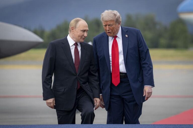 Опрос показал отношение россиян к саммиту на Аляске