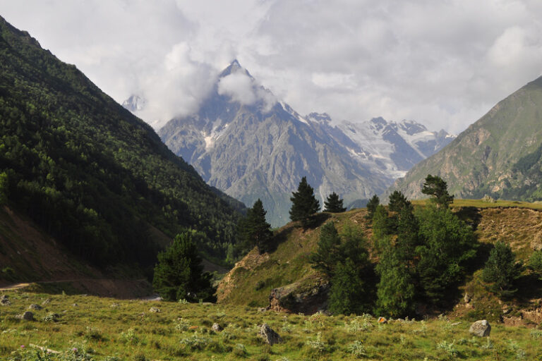 telo-pogibshego-pod-kamnepadom-v-kabardino-balkarii-alpinista-evakuirovali-7a77a7e