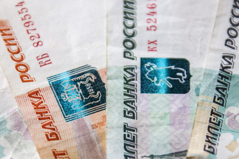 rossijanam-objasnili-novye-pravila-kreditov-pensij-i-zarplat-s-1-oktjabrja-4d419e9