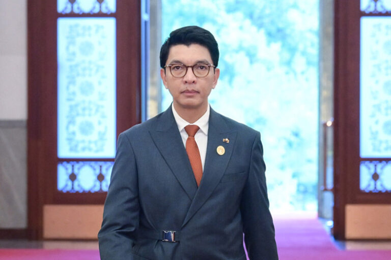 beglyj-prezident-madagaskara-poshel-na-neobychnyj-shag-na-fone-protestov-20f64f1