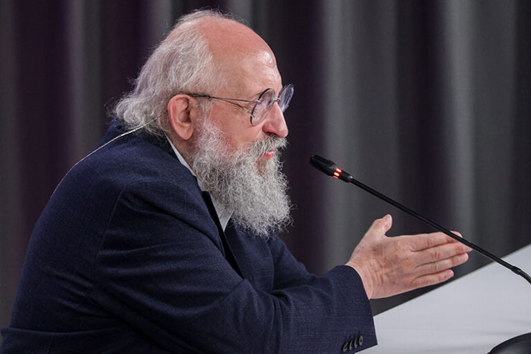 gitlerjugend-vasserman-objasnil-zhestokost-ukrainskih-voennyh-52b1e93