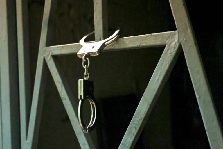 policija-pojmala-muzhchinu-kotoryj-tri-goda-pitalsja-ljudmi-a96268f