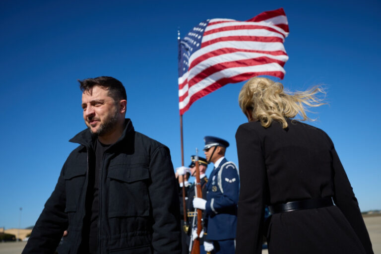 poluchil-status-poproshajki-v-gosdume-vysmejali-priem-zelenskogo-v-ssha-62ddc2c