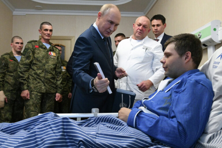 raskryto-chto-podaril-putin-ranennomu-na-svo-bojcu-vs-rossii-e697d7b