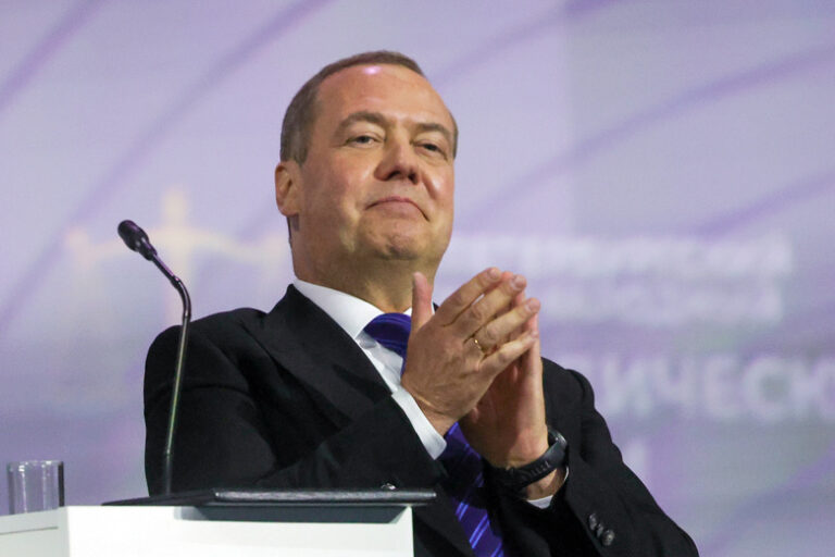 skrepil-narody-medvedev-otmetil-geroizm-soldat-kndr-pod-kurskom-79a266d