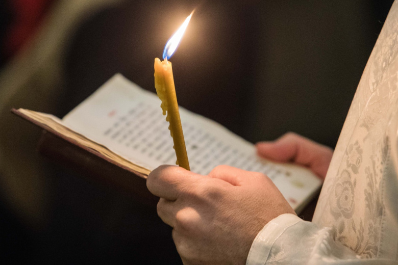 svjashhennik-ukazal-na-greh-kotoryj-mnogie-sovershajut-na-pominkah-b6a4674