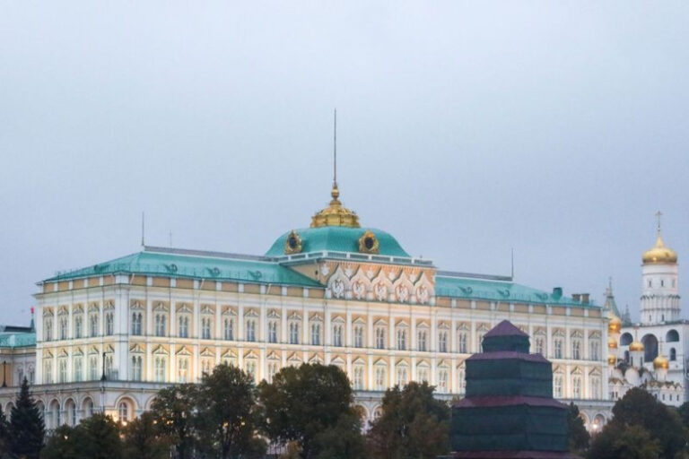 v-kremle-raskryli-znajut-li-v-ssha-o-pauze-v-peregovorah-rossii-i-ukrainy-fa478fc