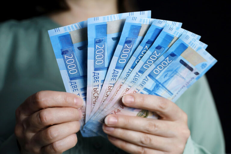 deputat-raskryl-perspektivy-vlozhenija-sberezhenij-v-akcii-domrf-c6f4228