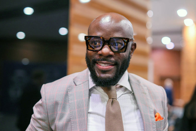 ja-dovolen-biznesmen-iz-kongo-raskryl-vazhnuju-rol-mmf-briks-v-peterburge-07987f1