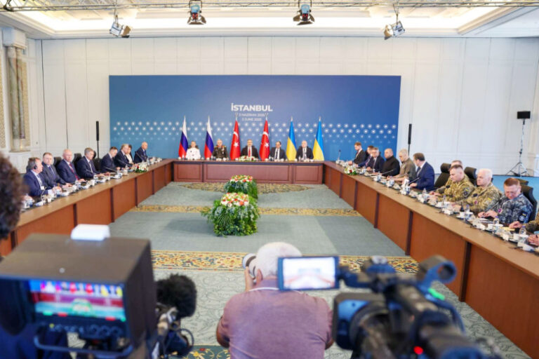 osobo-hvastatsja-nechem-peskov-otvetil-kievu-na-vypad-protiv-medinskogo-c1752f3