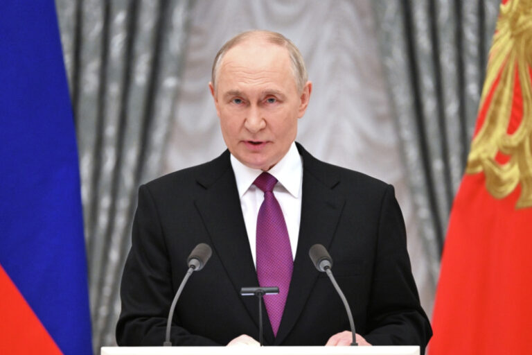 putin-nagradil-ordenom-druzhby-zhurnalista-iz-italii-bertolazi-6e2a312