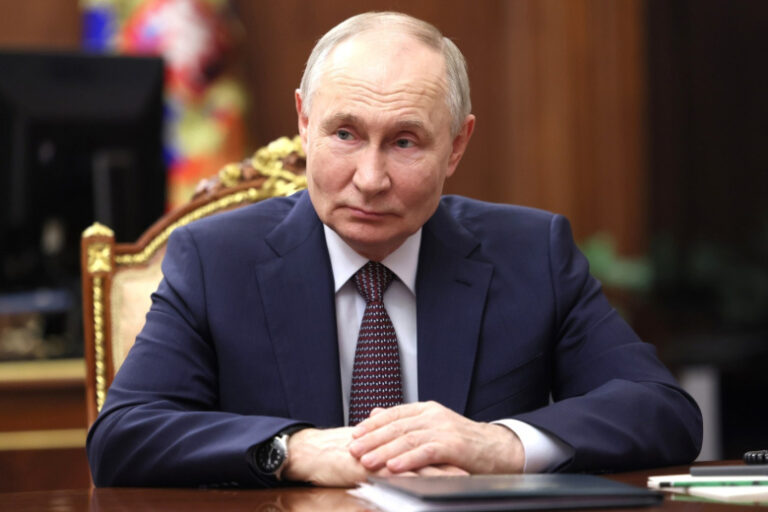 putin-podpisal-ukazy-o-dvuh-novyh-prazdnikah-v-rossii-0e4a454