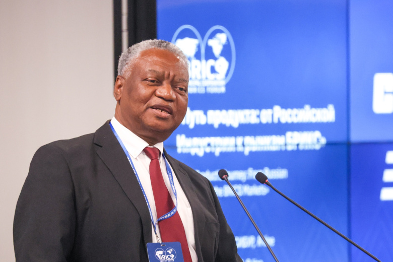 uchastnik-mmf-briks-iz-juar-rasskazal-kak-rossija-spasla-afriku-ot-nacizma-f5254a1