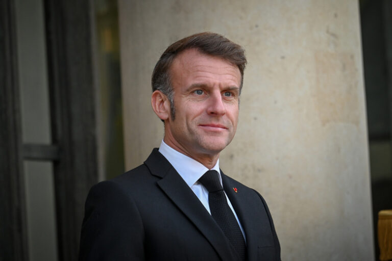 v-gd-vysmejali-makrona-za-slova-ob-informacionnoj-vojne-rf-iz-za-klopov-d94460a