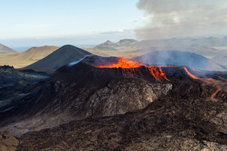 vulkan-nachal-izvergatsja-posle-sna-v-10-tys-let-3f1f9fc