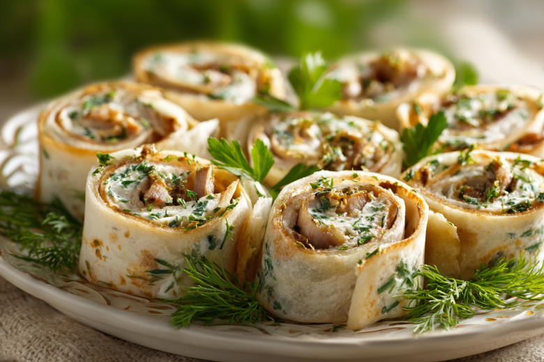 etot-rulet-sedajut-pervym-tonkij-blinchik-nachinka-iz-shprot-s-zelenym-lukom-i-smetana-obozhaju-etu-prostotu-4cc95a6