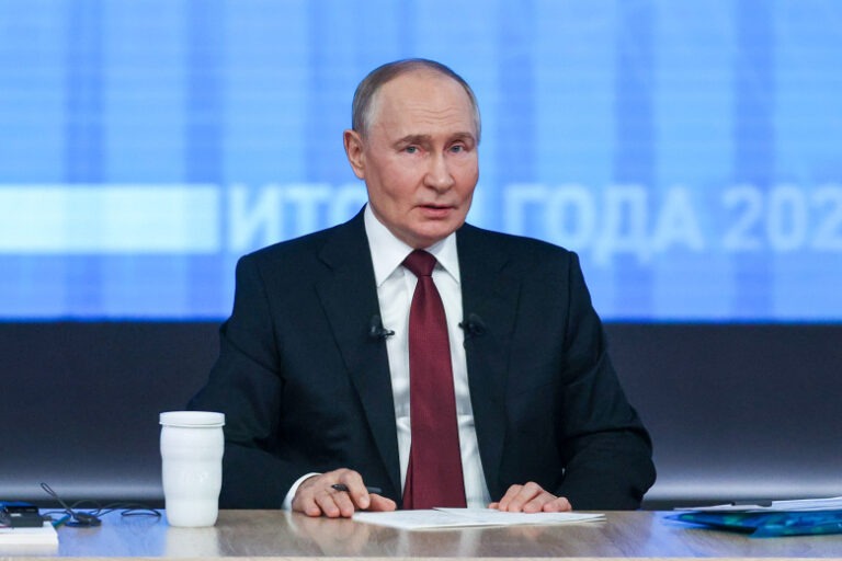 nazvan-top-5-regionov-po-chislu-obrashhenij-na-prjamuju-liniju-putina-8766342