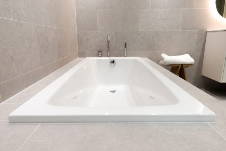 akrilovaja-vanna-kak-novenkaja-tri-domashnih-sredstva-vmesto-dorogoj-himii-715d26b