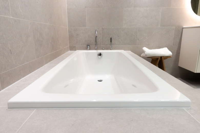 akrilovaja-vanna-kak-novenkaja-tri-domashnih-sredstva-vmesto-dorogoj-himii-715d26b