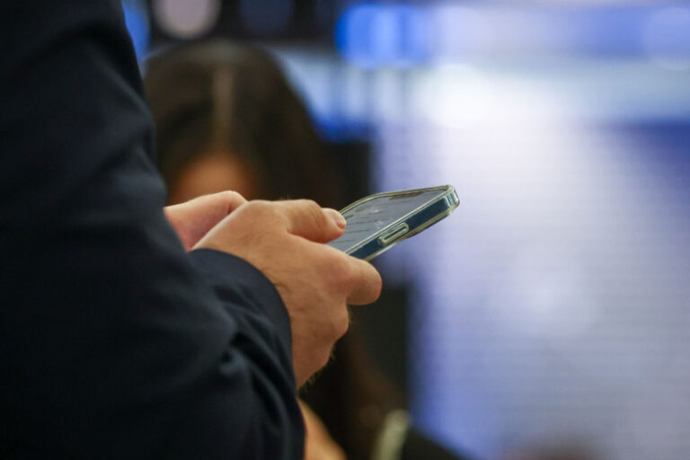 pochemu-ne-rabotaet-mobilnyj-internet-segodnja-12-janvarja-gde-sboi-v-rossii-73d971e