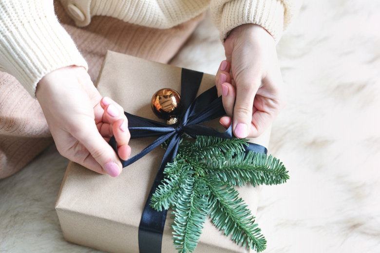 rossijanam-rasskazali-chto-delat-s-nenuzhnymi-podarkami-na-novyj-god-0434897