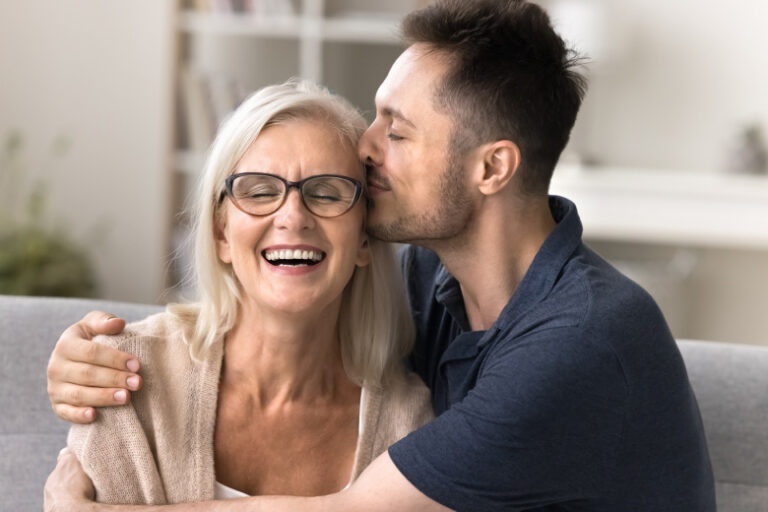 rossijanki-vyskazalis-ob-otnoshenijah-s-zhivushhimi-s-roditeljami-muzhchinami-1ff6db3